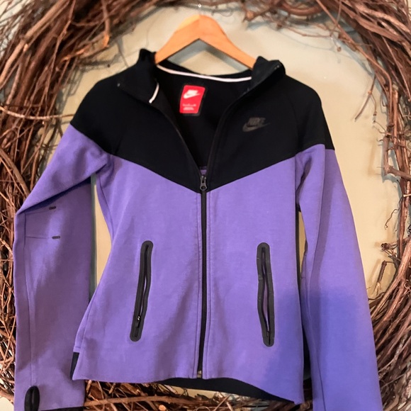 Nike Tops - Nike Women's Two-Tone purple full zip sweatshirt with thumb holes size small